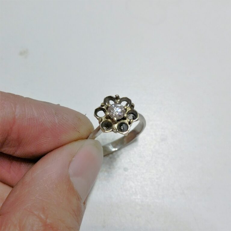 Ring to retip - 18ct white